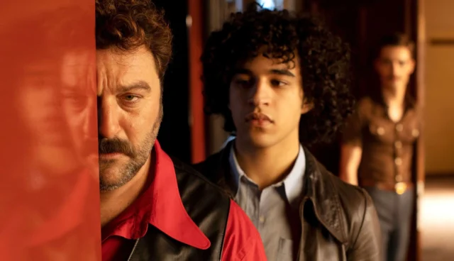 El canal de televisión especializado en cine independiente e internacional @sundancetv_es conmemora el Mes del Orgullo #LGTBIQA+ con el especial ‘La diversidad supera la ficción’, que se emitirá en el canal los sábados y domingos a las 22:30h, desde el 21 de junio al domingo 27 de julio.
 
El ciclo arranca con #Passages, de Ira Sachs, con Adèle Exarchopoulos e Ben Whishaw, sobre un matrimonio de hombres que entra en crisis cuando una mujer entra en sus vidas. Los espectadores también podrán disfrutar de otros títulos como ‘Dialogando con la vida’, premiada a Mejor interpretación protagonista en el Festival de San Sebastián de 2022 para Paul Kircher, #LoveThing o #Supernova, con Colin Firth y Stanley Tucci, sobre una pareja que emprende un viaje por los destinos que han sido importantes en su relación tras descubrir que uno de ellos padece alzheimer. El especial asimismo incluye #XXY, una película argentina de 2007 dirigida por Lucía Puenzo y con Ricardo Darín en el reparto, que aborda con sensibilidad y profundidad el tema de la intersexualidad.

Más información en muchomasqueseries.com