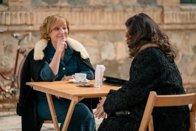 @antena3com emite este viernes, 20 de junio, a partir de las 15:45h un nuevo capítulo de #SueñosDeLibertad (@suenosdelibertadserie), la serie producida por @atresmediacom en colaboración con @diagonaltelevisio (@banijayiberia).

Protagonizada por @natasanchezmol, @danitatay, @orioltarrason, @nanchonovo, @anafernandezactriz, @roser.tapias, @labelmontemarta, @javierbeltran, @agnes_llobet, @danielalbaladejo, @alba_brunet, @guillermo._barrientos, @carolinalapausa, @arturoquerejeta, @antonioromero.actor, @isabelmorenogzl, @josemilann_, @candelacruz_c, @amanda_cardenas2013, @pepaaniorte, @jpuigcorbe, @albarracinalej, @labordetaana, @martacalvo22, @pedrofreijeiro, @jaimegutierrez.m, @nicolasrodiciooficial y @saransanz_. ESTA NOTICIA CONTIENE SPOILERS.

Este viernes, en ‘Sueños de libertad’…
 
Gabriel es consciente de la tensión existente entre Tasio y Damián.
 
Para deleite de María, Begoña y Andrés continúan distanciándose.
 
Gabriel conoce a Irene y descubre información útil para sus planes ocultos.
 
Gema, fruto de las sospechas de Joaquín, intenta sonsacar información a Irene.
 
Pelayo pide a Marta que lo acompañe a una cacería.
 
Digna trata de convencer a Irene de que don Pedro actuó buscando su bienestar cuándo la separó de Cristina. 
 
Gema, decepcionada con Luz por no haber aparecido para su cita con el cardiólogo, pide explicaciones a la doctora.