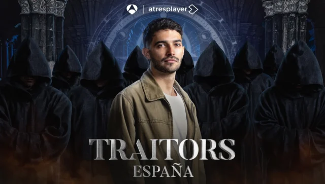 Antena 3 emite este miércoles a las 22:50h el último episodio de #TraitorsEspaña (@traitors_es),el juego de traidores y fieles que presenta @juanrabonet. La competición llega a su gran desenlace en un intenso capítulo en el que no faltarán la tensión, las sorpresas, los giros y la emoción hasta el último minuto y en el que los espectadores por fin descubrirán el gran enigma: si esta competición la ganan fieles o traidores. Si los fieles sobreviven, se repartirán el premio final, pero si quedan traidores… aunque sea solo uno, ganará todo.
 
Pero antes de ese momento, en este capítulo se desvelará quién ha sido la víctima del último asesinato perpetrado por Carlos y Paula. Juan, Lucía, Maryha o Charo: uno de ellos no llegará vivo a este gran desenlace de ‘Traitors España’ en el que todos los jugadores que sigan en competición se enfrentarán a una prueba final frenética que será decisiva.
 
Episodio 8: “Solo queda confíar”
 
El último desayuno en el monasterio desvela quienes son los finalistas de este juego, los que se enfrentarán a una emocionante jornada que puede llevarlos hasta la victoria. El reto es mayúsculo para todos: los fieles saben que, si un traidor llega a la final, aunque solo sea uno, éste ganará el premio.
 
La última misión es trepidante y les supone un desafío extraordinario: si logran superarla, podrían recuperar toda la plata perdida hasta el momento.